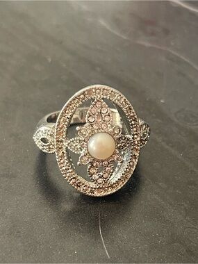 Avon Silver-Tone Maripoza Fresh water Pearl Ring